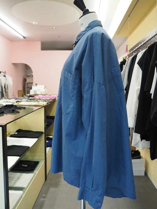 ラスト一枚の本物の上等な、洗えて長く楽しめる丈長目の年間使えるブラウス