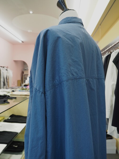 ラスト一枚の本物の上等な、洗えて長く楽しめる丈長目の年間使えるブラウス