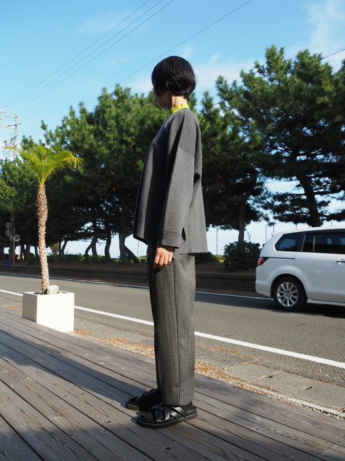 ENFŐLDのお洒落なバイカラーTops