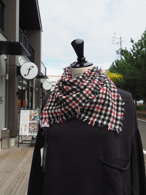 女性らしさも感じるお洒落な全方向ストレッチ、カシミア混Tops