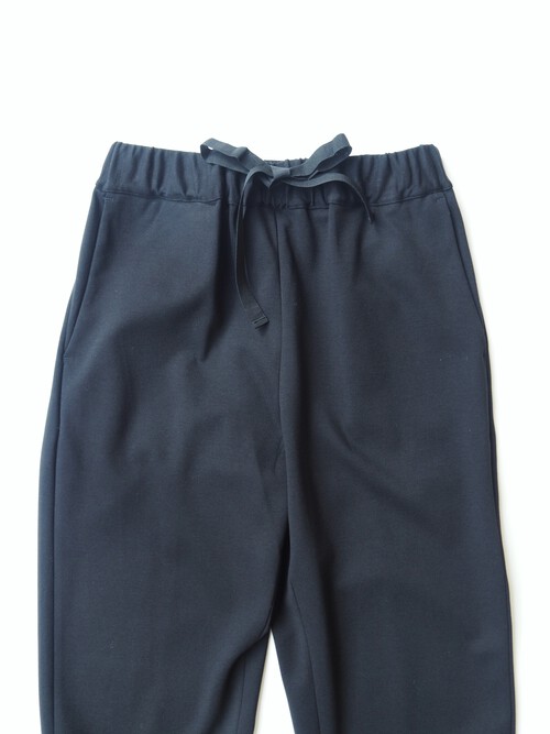 女性らしさも感じるお洒落な全方向ストレッチ、カシミア混Tops