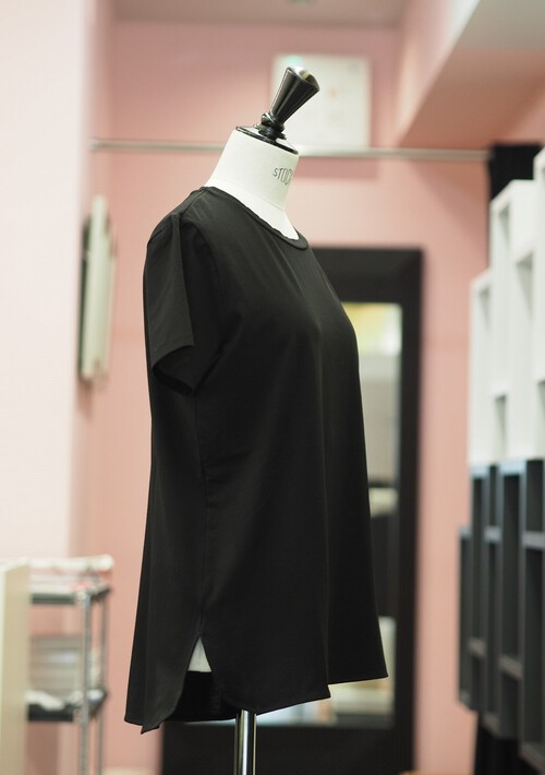 細めのパンツに合わせたい丈長めの洗えるTops