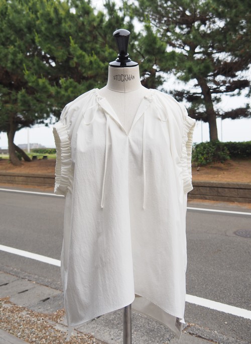 お仕事にもお使いいただける洗えてお洒落なTops