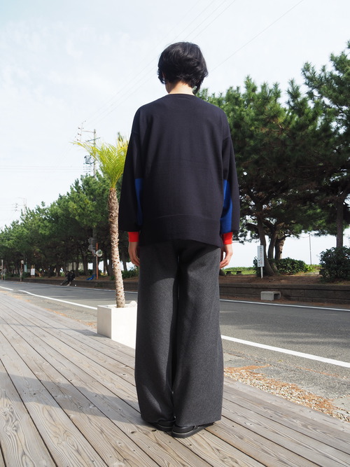 バイアスカットの美しいシルエットの立体パターンパンツ