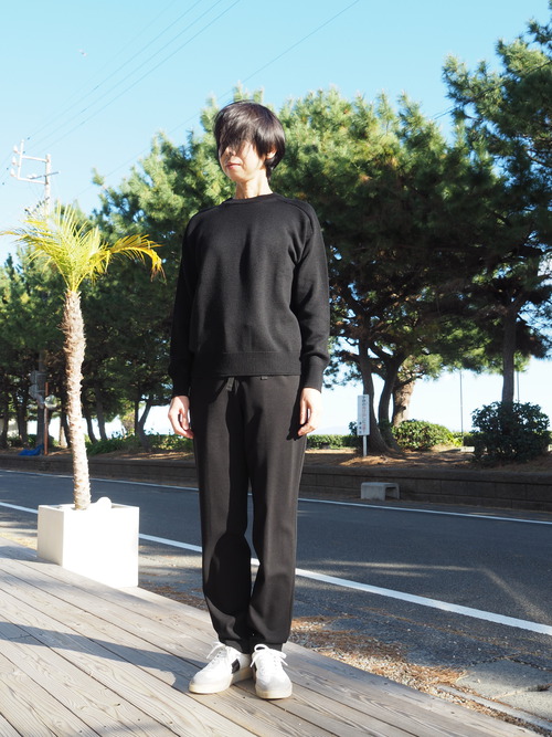 お出掛けに、お仕事にも一番使える洗える黒のパンツ