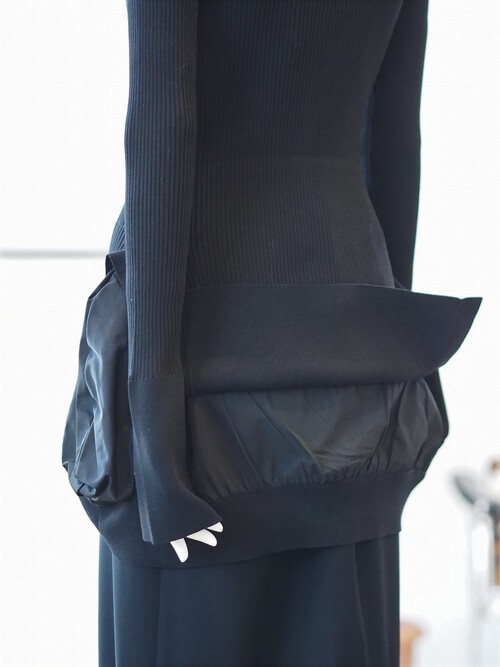 人気です、Margielaチェーンウォレットのグレージュ＋ENFŐLDのコレクションラインTops