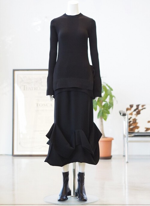 人気です、Margielaチェーンウォレットのグレージュ＋ENFŐLDのコレクションラインTops