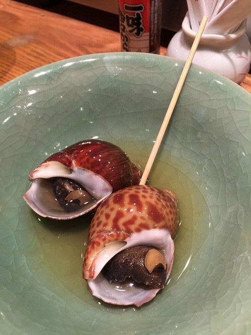 フラットシューズを知的に履きこなしてください