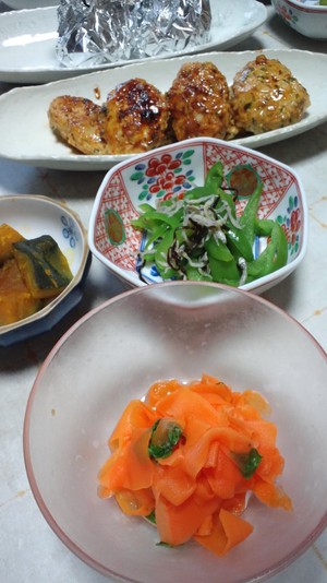 あーづーいー。