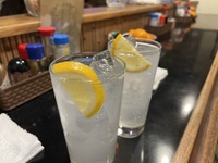 休日はいつもの飲み屋