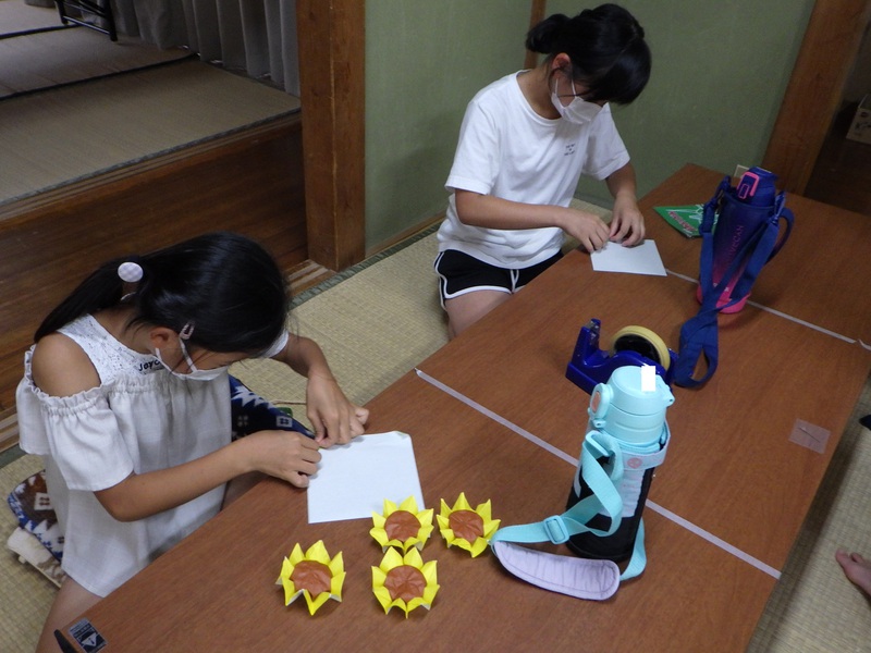 夏休み学童保育・ダンボール工作