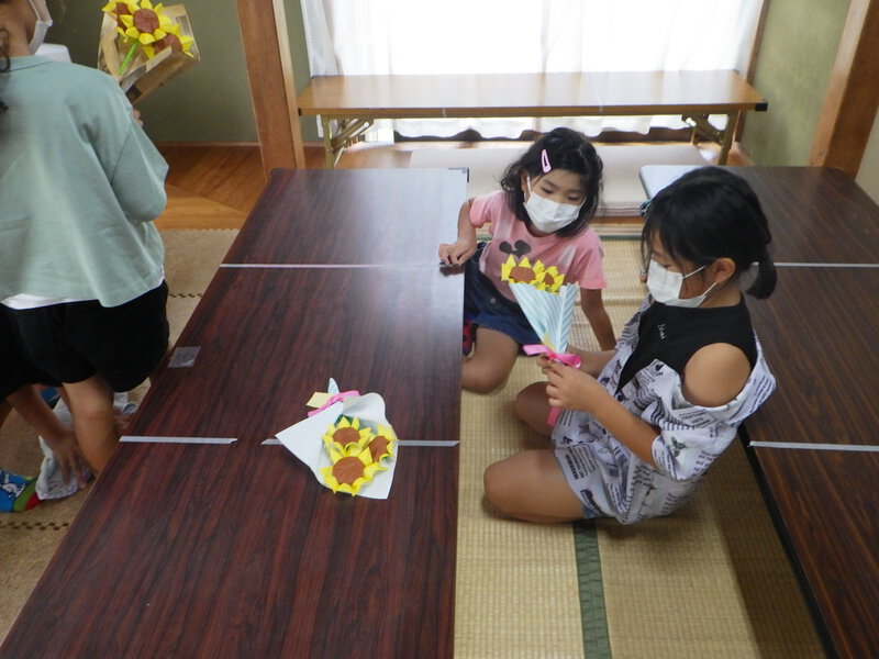 夏休み学童保育・ダンボール工作