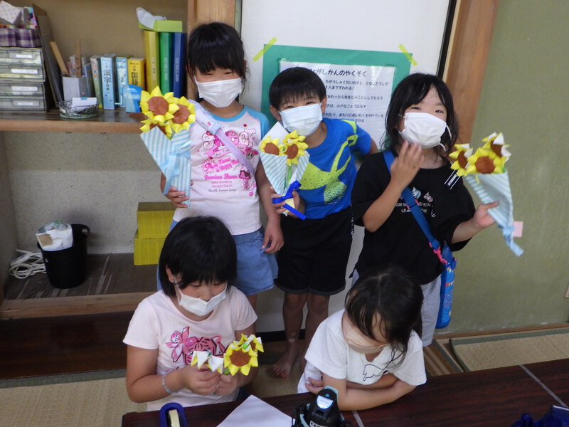 夏休み学童保育・ダンボール工作