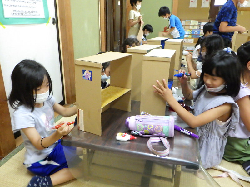 夏休み学童保育・ダンボール工作