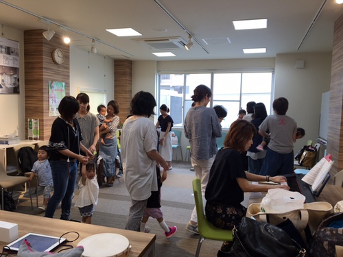 フリースペースにて　わんぱくリトミック♪