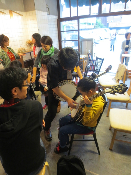 10/8(日)ライブCafeが「静岡新聞びぶれ」に掲載されました♪