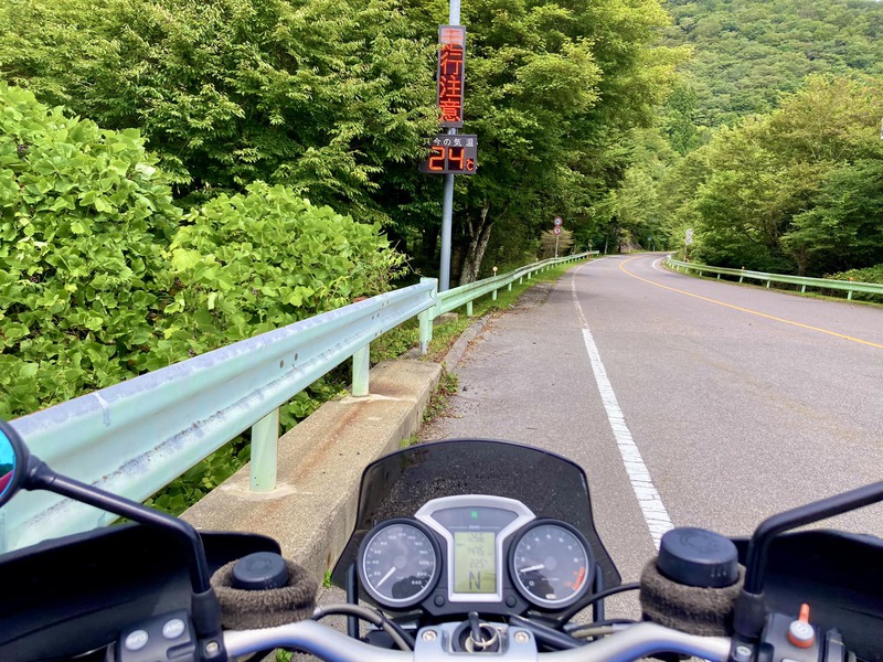 週末ツーリング情報！茶臼山高原道路 面の木IC 気温24℃