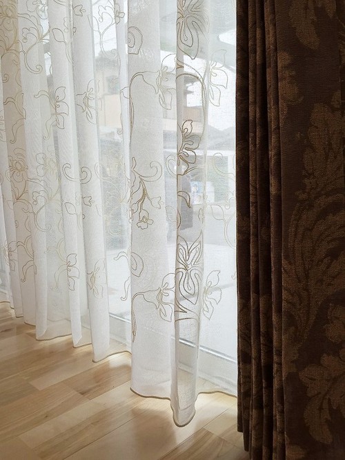 素敵なイタリア生地と刺繍が綺麗なトルコレースで寝室のカーテンを作りました～