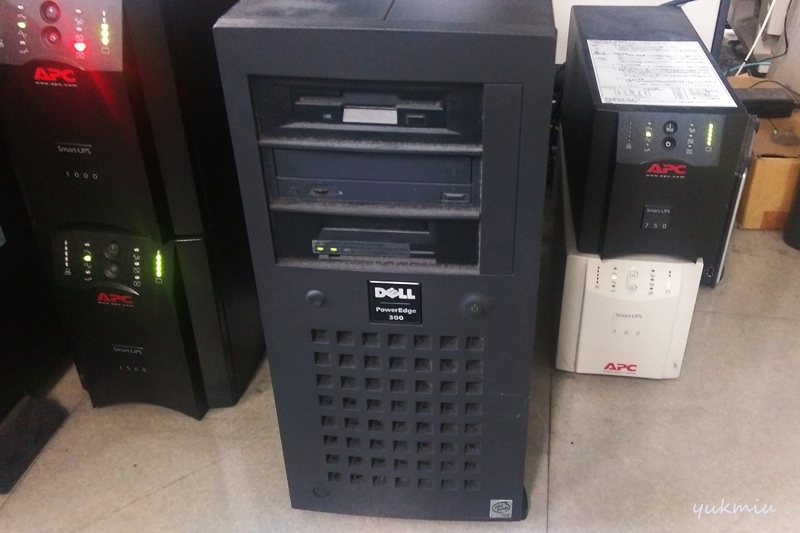 お客様のオフィス内にあるサーバーで障害