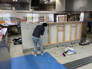 「掛川宝龍」仕切り壁造作工事
