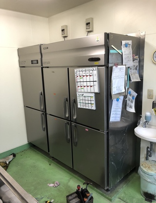各種業務用厨房機器新設工事 ①冷凍冷蔵庫②冷凍冷蔵庫(薄型)③パススルー冷凍庫④引出付き作業台(上棚付)