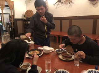 祝！アニキ16歳の誕生日！お祝いはスペイン料理「アルマジロ」さんでディナー！