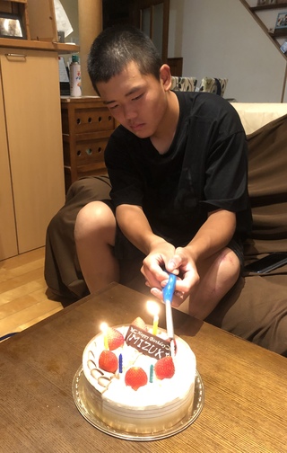 祝！次男坊14歳の誕生日！お祝いはケーキと、浜北区「こばやし」さんでディナー！