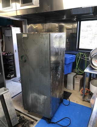 各種業務用厨房機器入替工事①超低温ストッカー②製氷機③冷凍ストッカー④冷凍庫