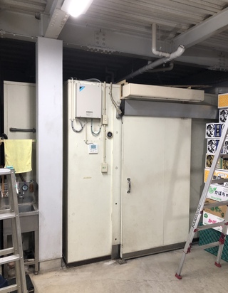 業務用プレハブ冷蔵庫用冷凍機 入替工事