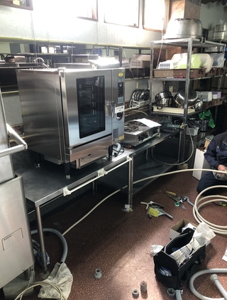 各種業務用厨房機器入替工事！①スチームコンベクションオーブン②チップアイス製氷機③冷蔵ショーケース