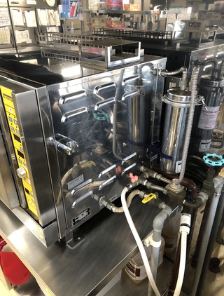 各種業務用厨房機器入替工事 ①冷蔵ショーケース②冷凍冷蔵庫③スチームコンベンションオーブン