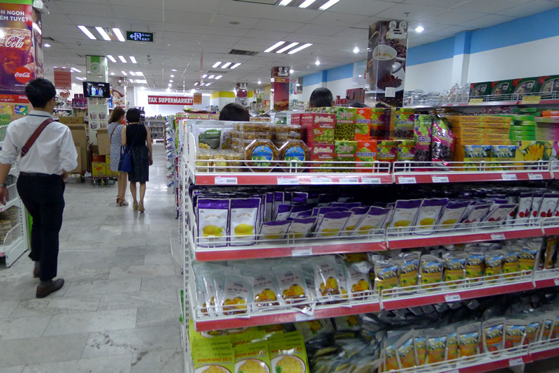手荷物を預けてから入るベトナムのスーパー