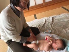 気持ちの良いベビーマッサージで親子の絆を深めましょう♪