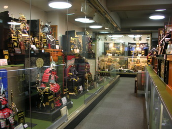 五月人形銘品展。まもなくです。