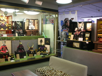 本日より2013・五月人形銘品展開催です。