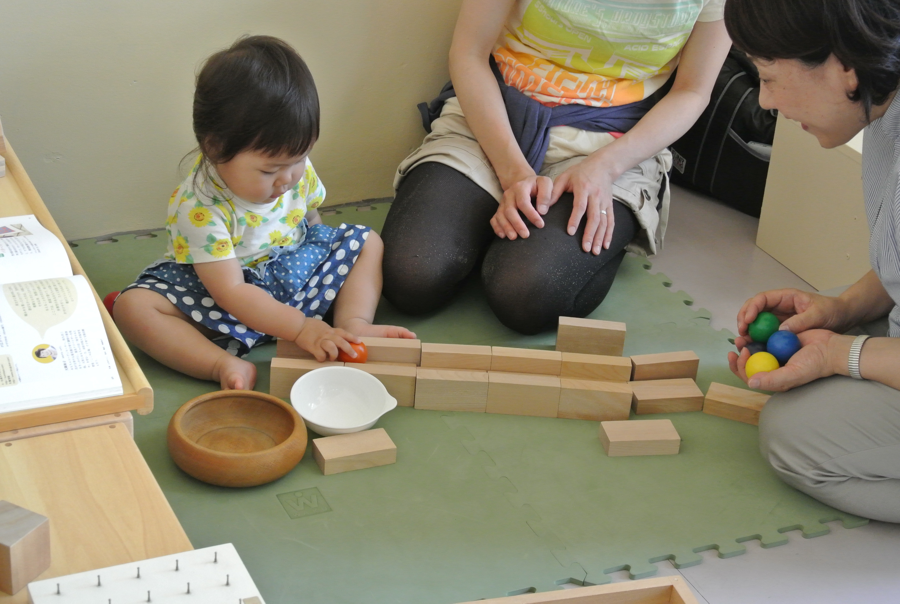 おもちゃカフェ・初めての積み木遊び
