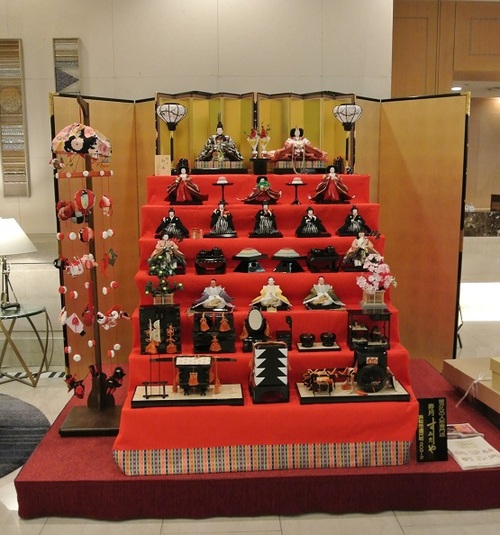 オークラアクトシティ浜松様に雛人形七段飾りを展示させて頂きました。