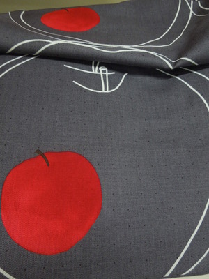 リンゴのカーテン