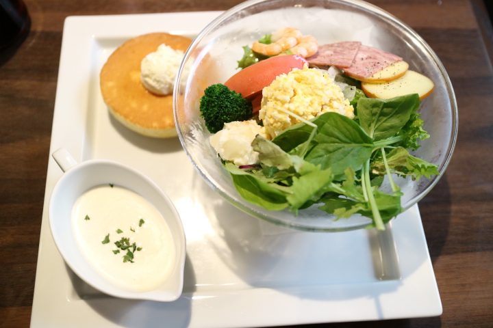 星乃珈琲店さんでサラダ＆パンケーキプレート☆平日限定♡