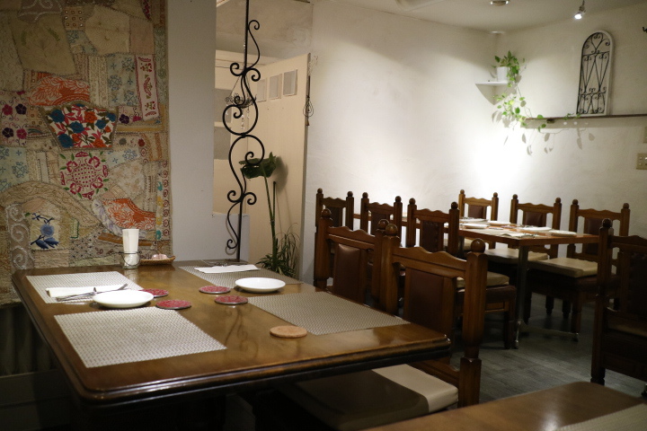 夜のポーズカフェさん☆ディナーも女性に人気♡