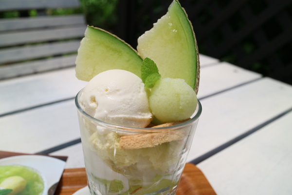 フルーツカフェＮｉｊｉ（ニジ）さんでパフェ☆名倉農場の熟メロン