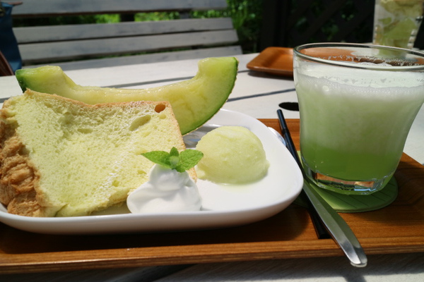 フルーツカフェＮｉｊｉ（ニジ）さんでパフェ☆名倉農場の熟メロン