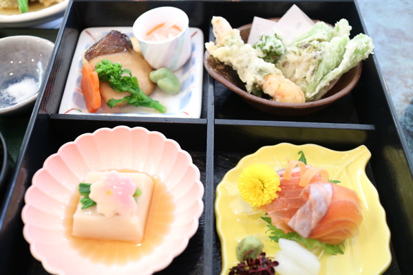プティ カザリスさんでランチ☆春の松花堂弁当と弥生御膳♪