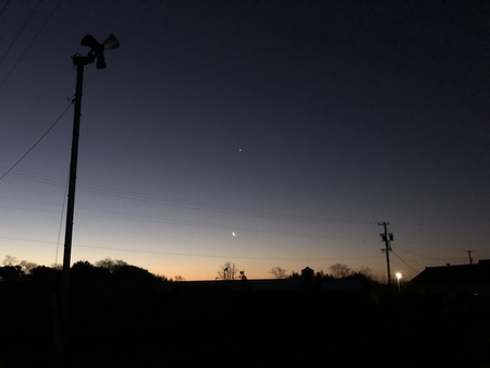 朝ランの空に明けの明星　#明けの明星　#金星　#東の空　#三日月　#朝ラン　#早朝ラン　　