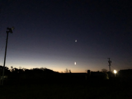 朝ランの空に明けの明星　#明けの明星　#金星　#東の空　#三日月　#朝ラン　#早朝ラン　　