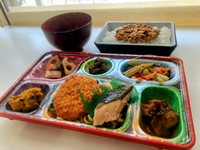ビーフ入りコロッケ  サーモンの塩焼き