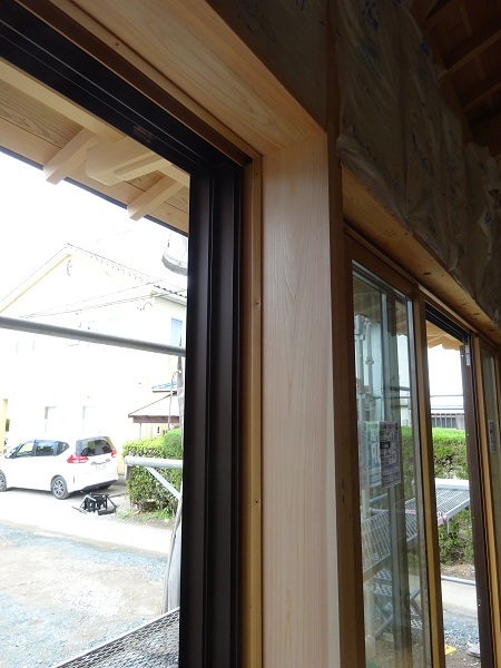 ひのき無垢材　窓枠　施工