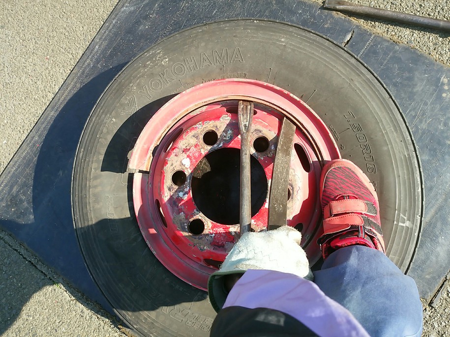 2日連続消防車 リング付きチューブタイプのタイヤ交換 L タイヤ作業員blog