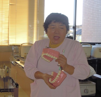 介護科1年生「歯の健康講座」