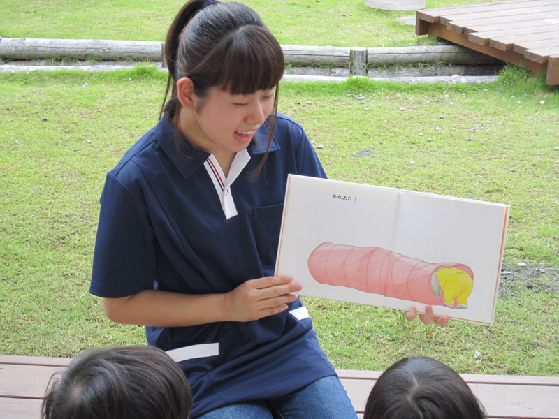 保育園での読み聞かせ
